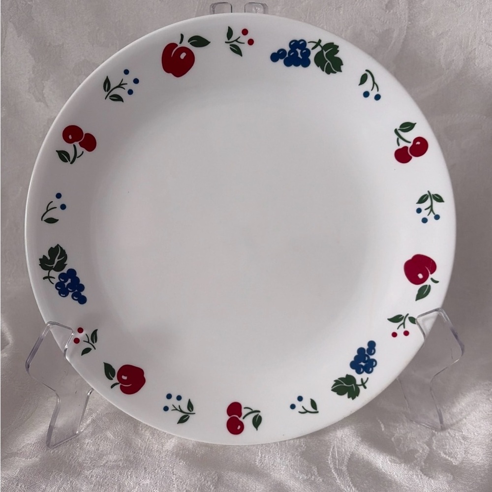Corelle Berries and Cherries Dinner Plates 101/4